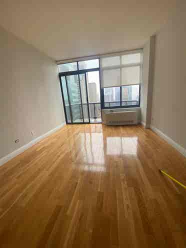 ✨ Spacious Room in Midtown West ✨