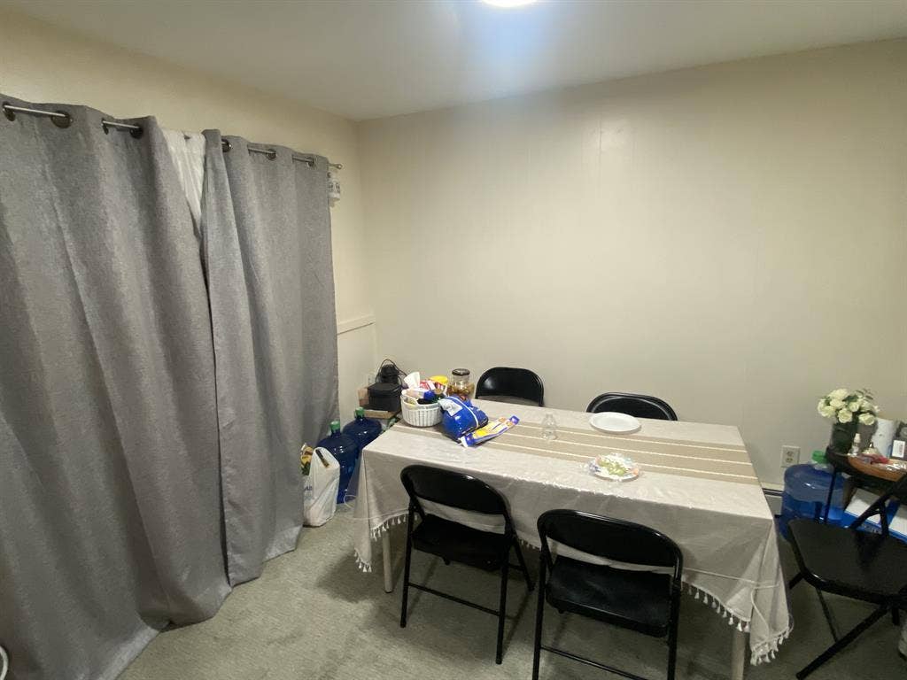 Looking for roommates in Naugatuck