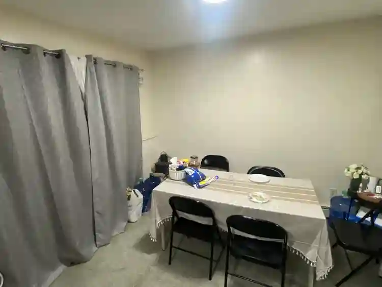 Looking for roommates in Naugatuck