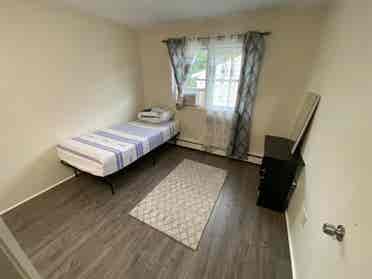 Looking for roommates in Naugatuck