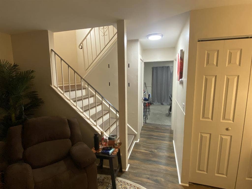 Looking for roommates in Naugatuck