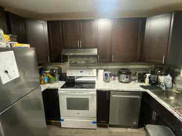 Looking for roommates in Naugatuck