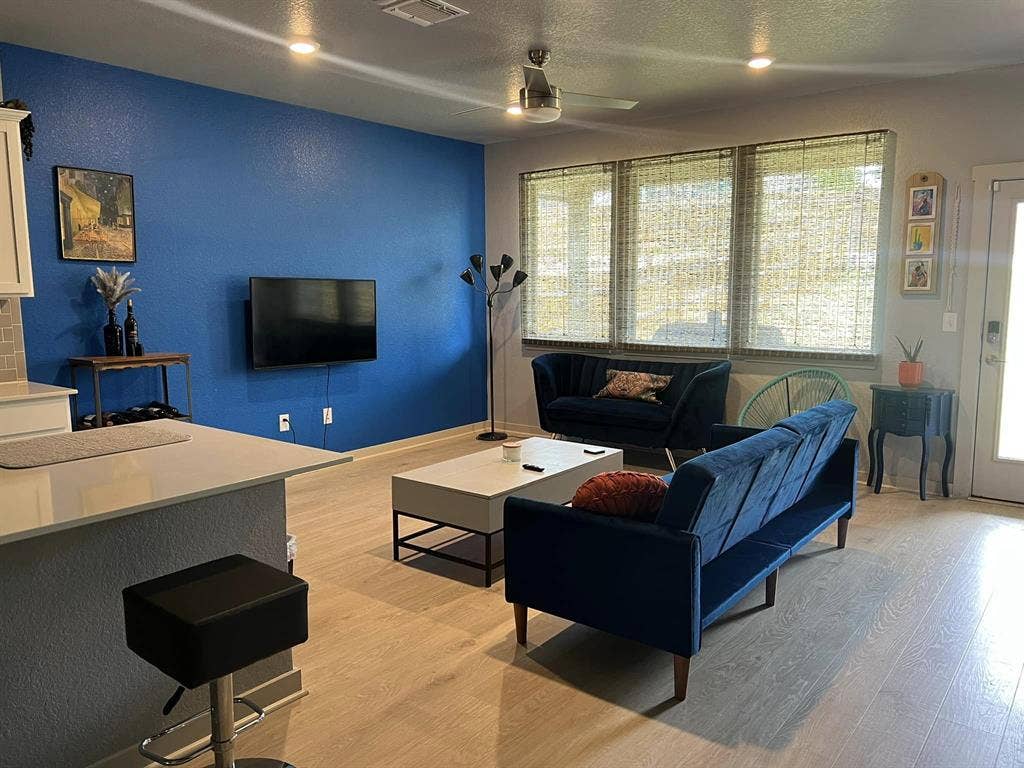 2 bedrooms available in color house