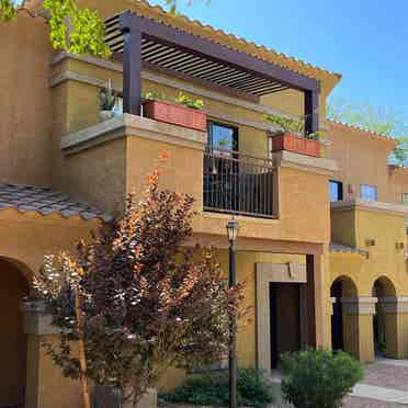 Nice N. Phx 
upscale condo to share!