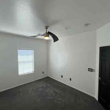 Nice N. Phx 
upscale condo to share!