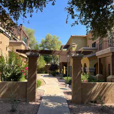 Nice N. Phx 
upscale condo to share!