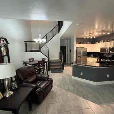 Nice upscale condo to share!