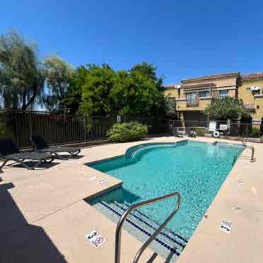 Nice N. Phx 
upscale condo to share!