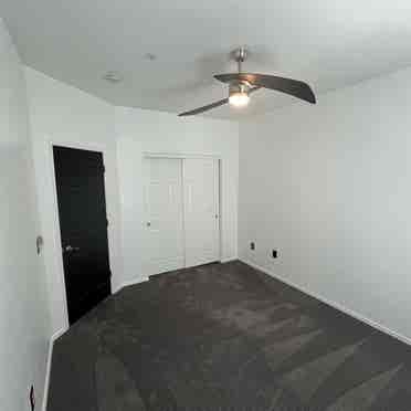 Nice N. Phx 
upscale condo to share!