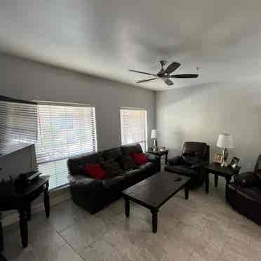 Nice N. Phx 
upscale condo to share!