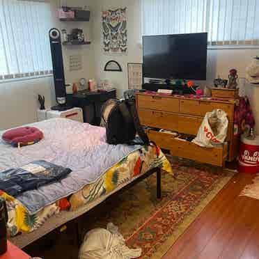 Need roommate!! No couple/kids