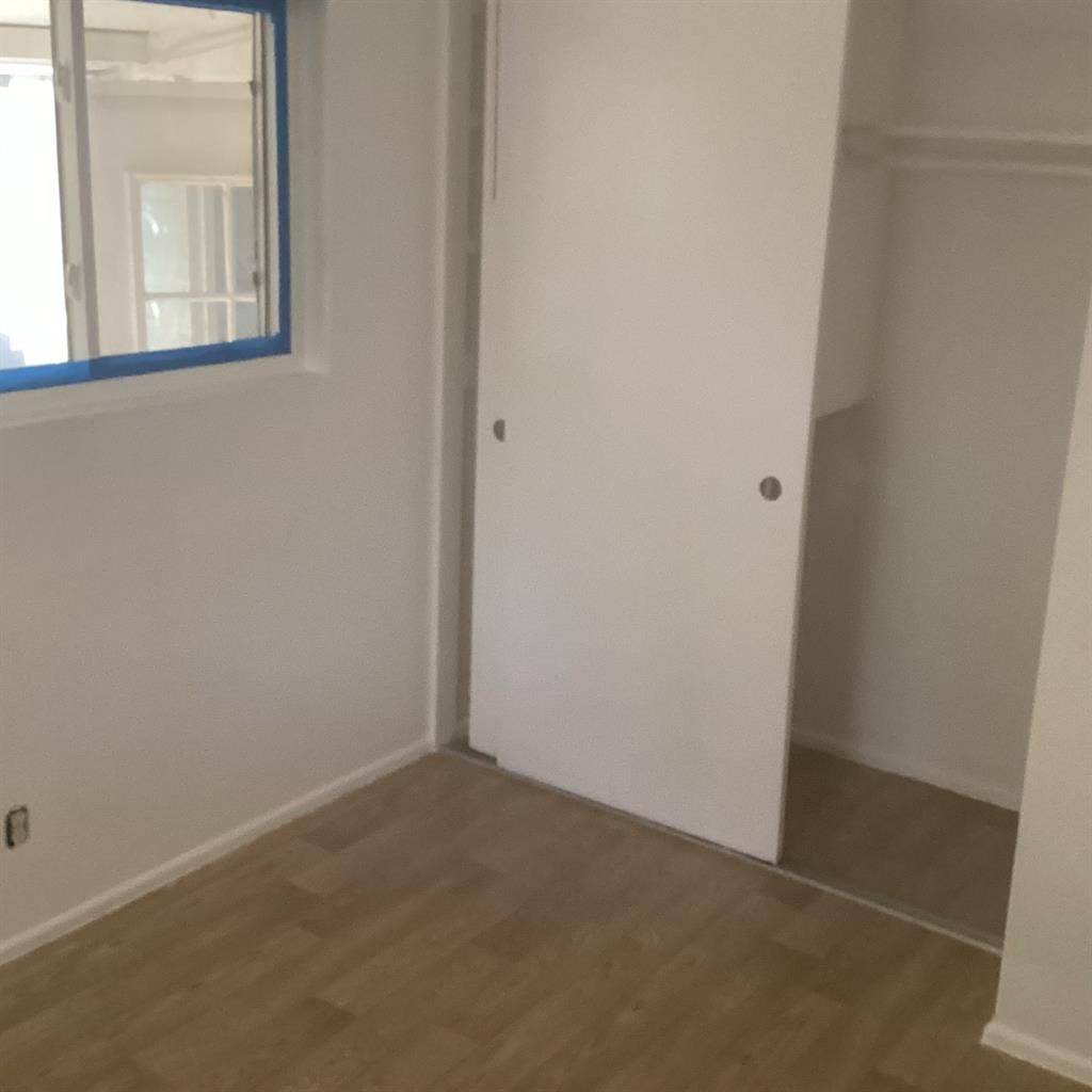 ROOM FEMALE (pref)  IN ENCINO HOUSE