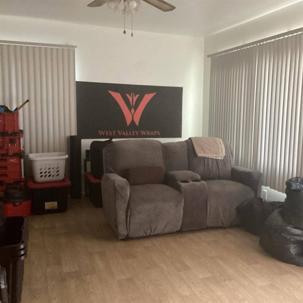 ROOM FEMALE (pref)  IN ENCINO HOUSE