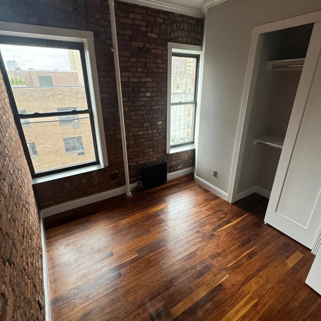 NO BROKERS FEE APARTMENT W ROOFTOP