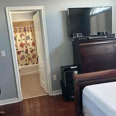 2 Upper Level spacious room -rent