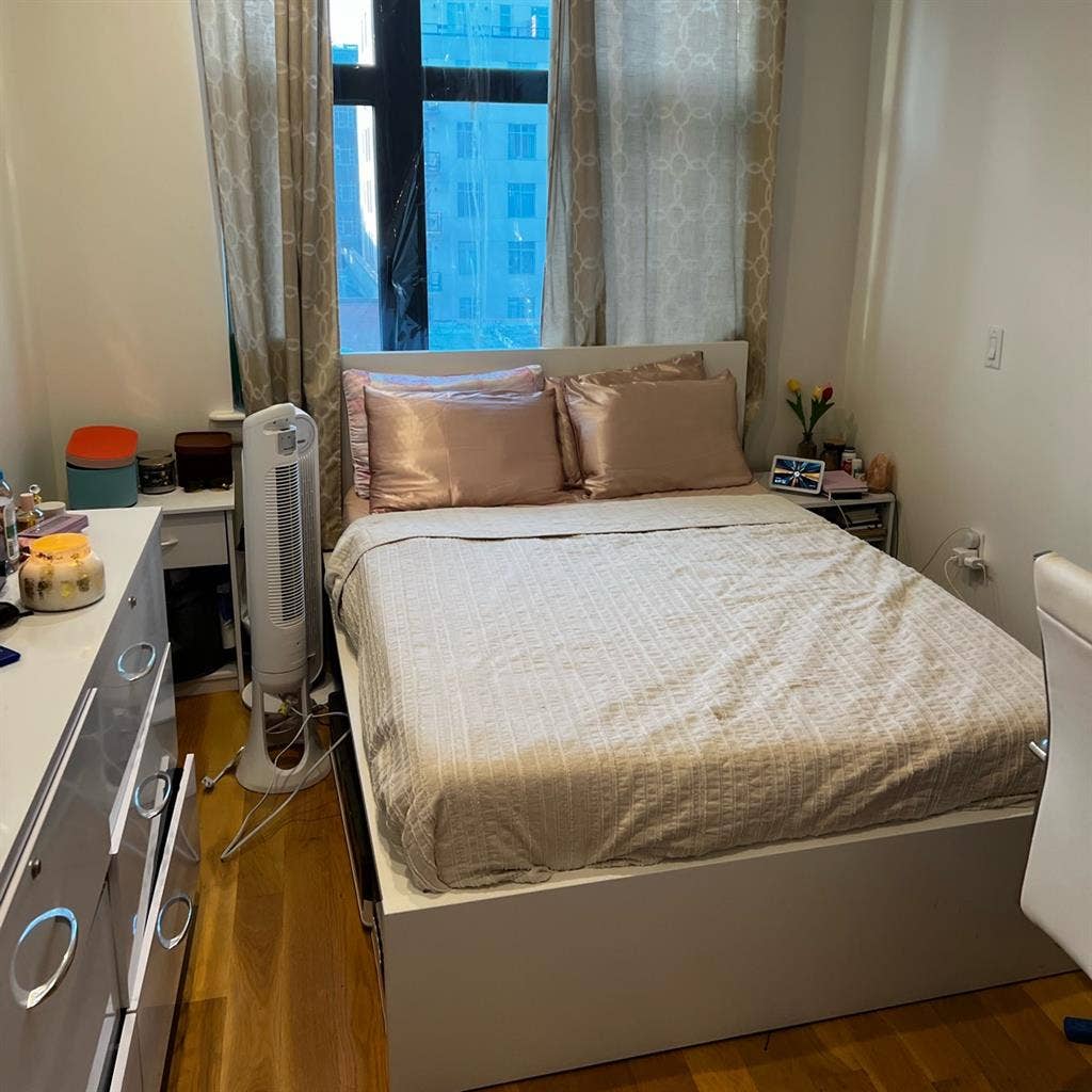 ROOMMATE NEEDED: NOV 1 MOVE IN