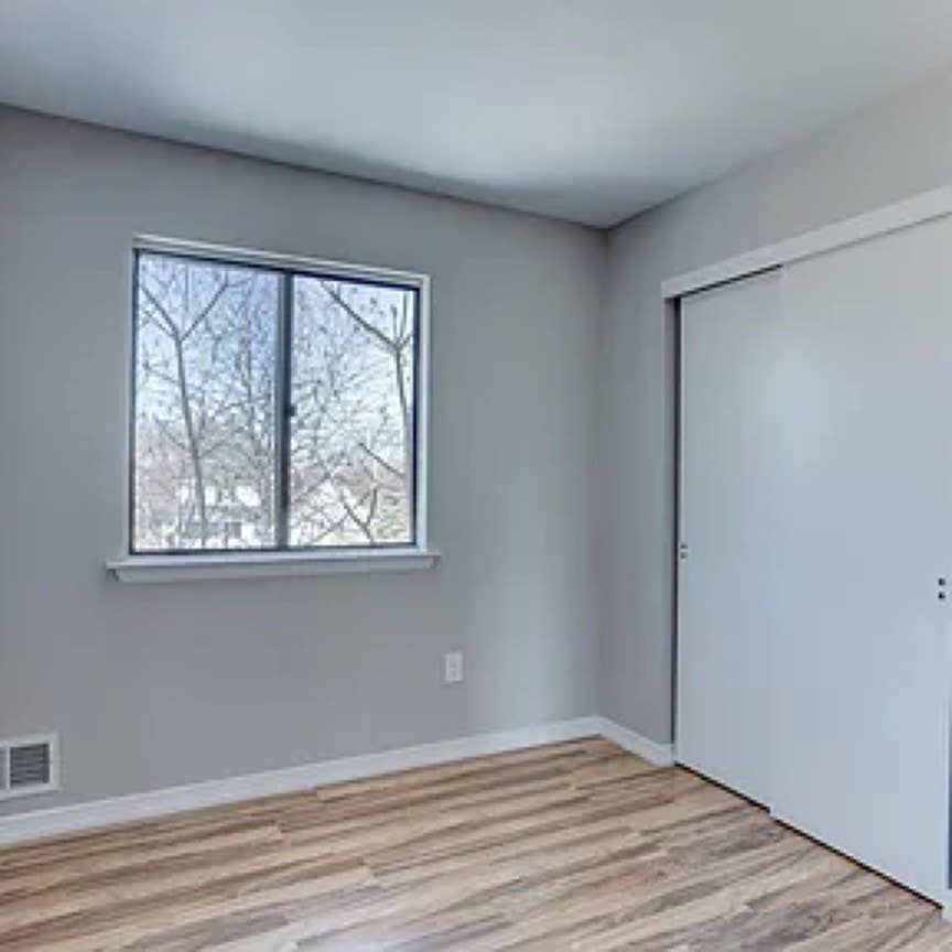 Room for rent in townhome