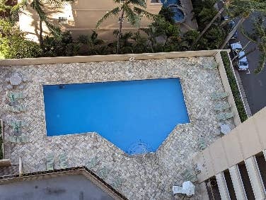 Looking for a roommate in Waikiki.