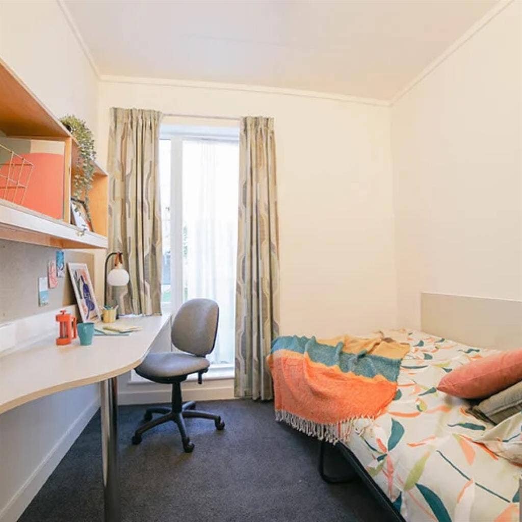 STUDENT ACCOMMODATION ROEHAMPTON