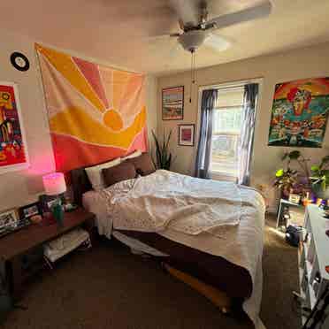 Sublet Master Bed/Bath - 3 bed apt.