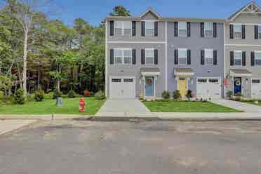 Townhome Brand New baths