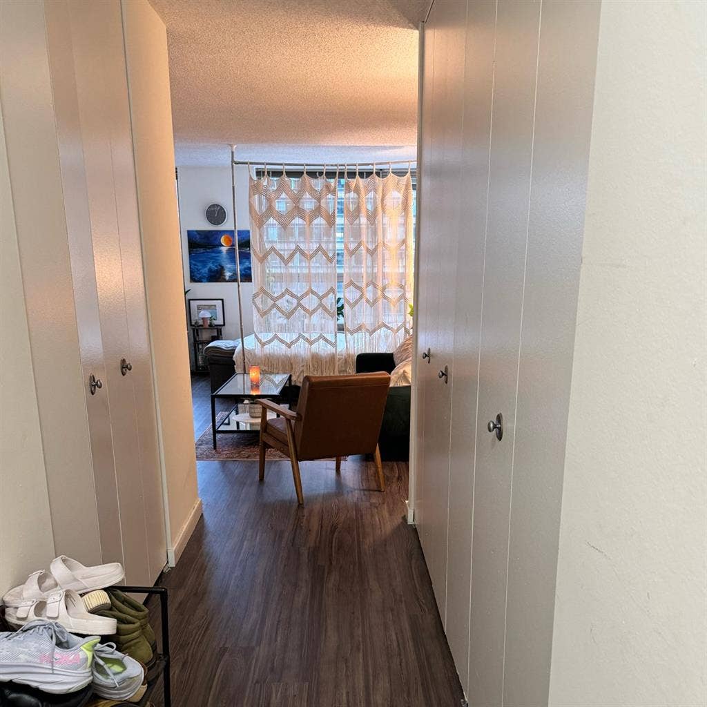 Spacious studio available Nov 6