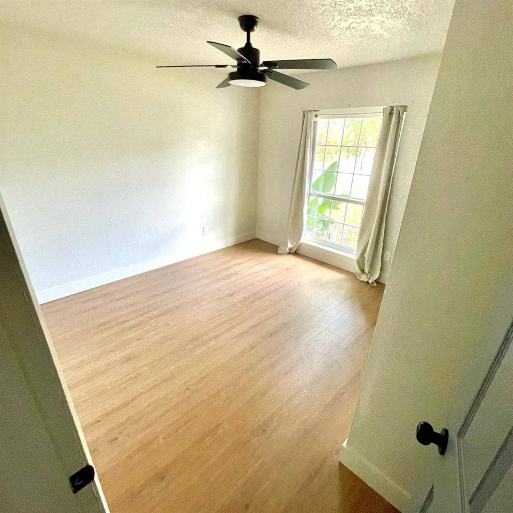 NEWLY RENOV Room for rent , Sanford