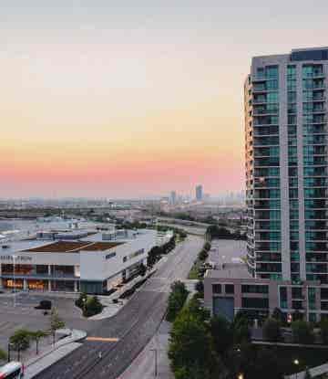 BR Beautiful condo Sherway