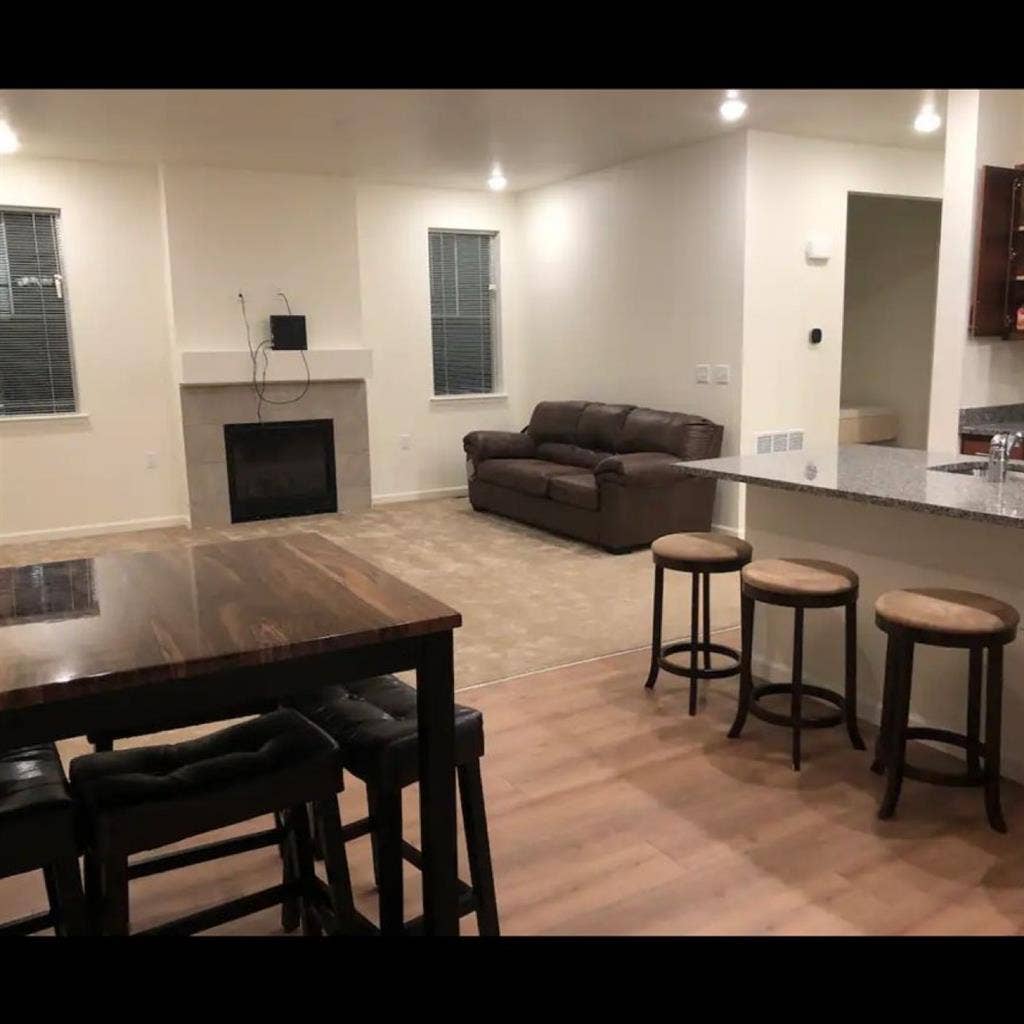 One room available for Dec 1st!