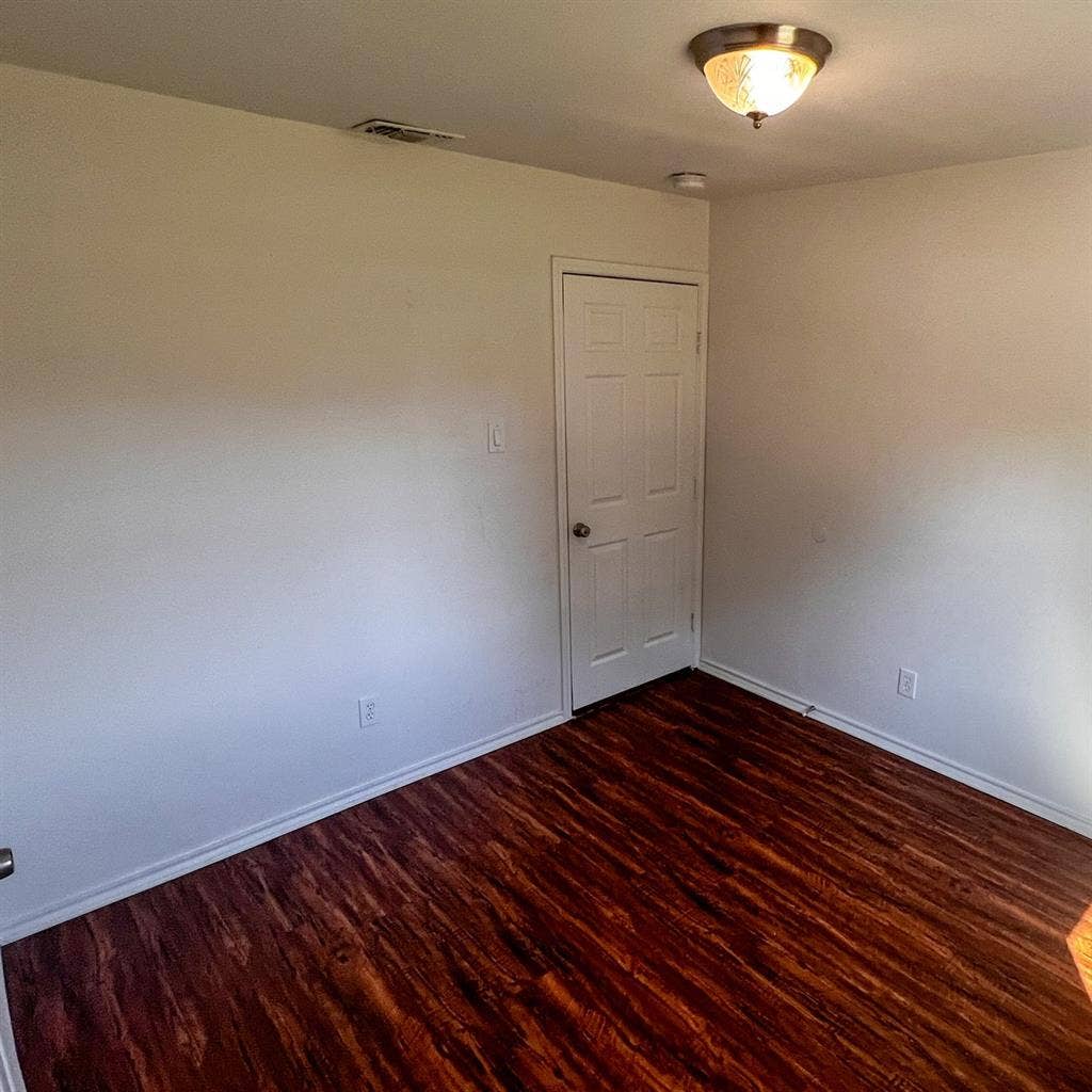 ROOM FOR RENT 
LEWISVILLE