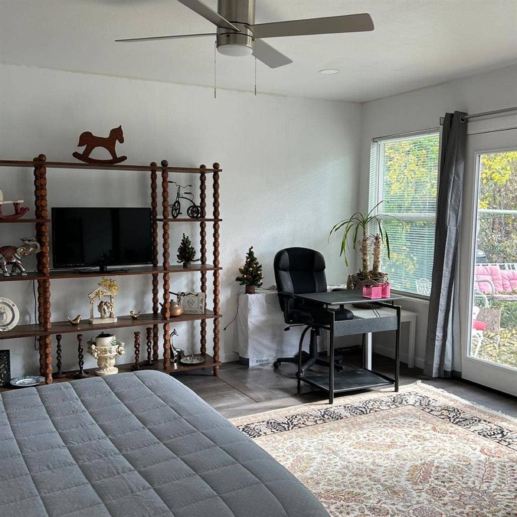 Master bedroom huge walk-in closet