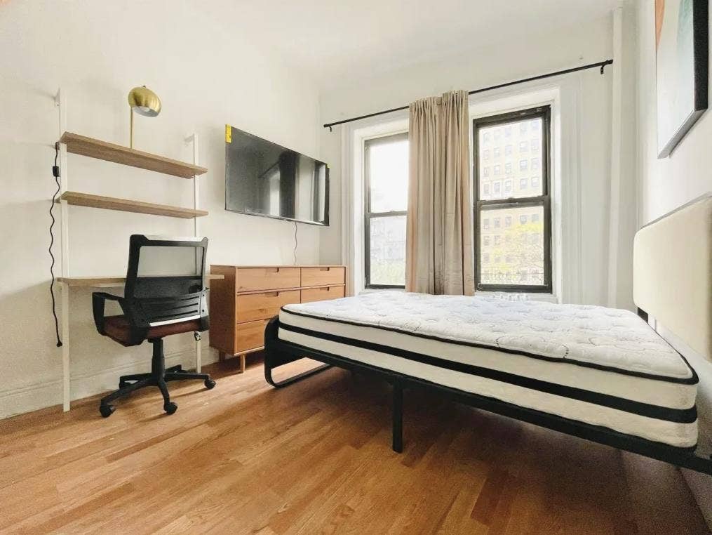 Bright Bedroom in Upper West side M