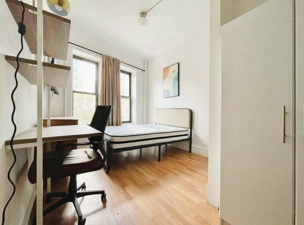 Bright Bedroom in Upper West side M