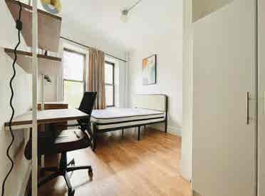 Bright Bedroom in Upper West side M