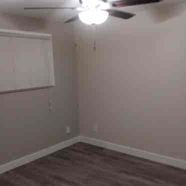 (2) rooms for rent -Male non-smoker