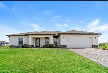 Private bedroom in Cape Coral