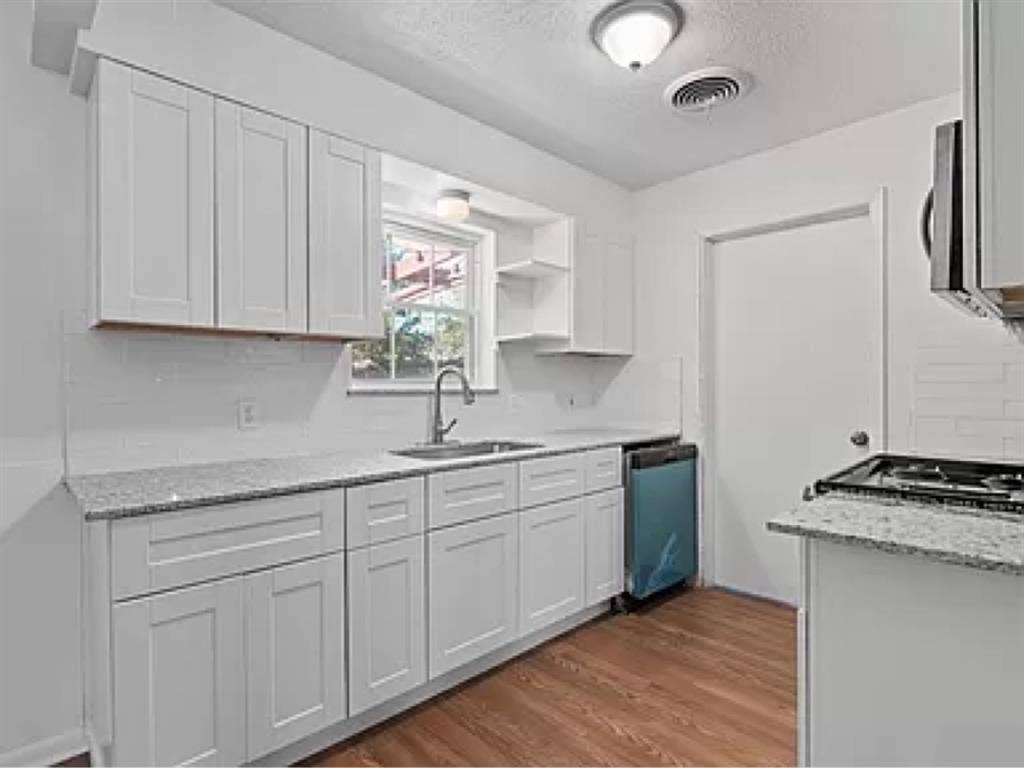 ☘️Spacious Room available in GP!☘️