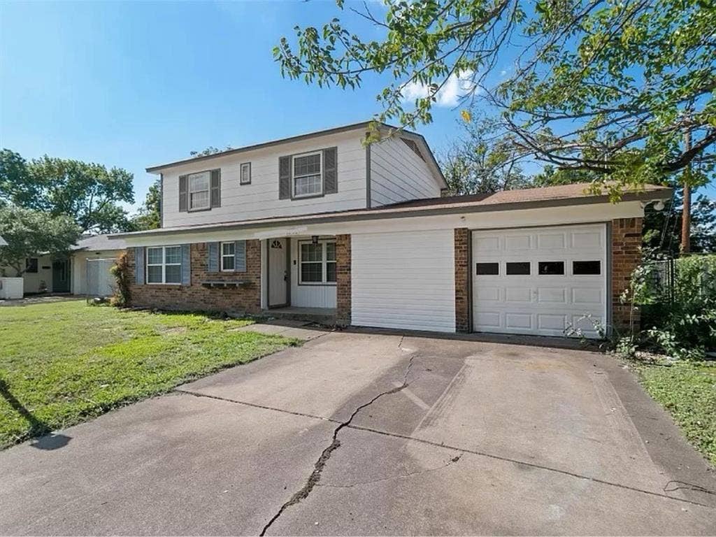 ☘️Spacious Room available in GP!☘️