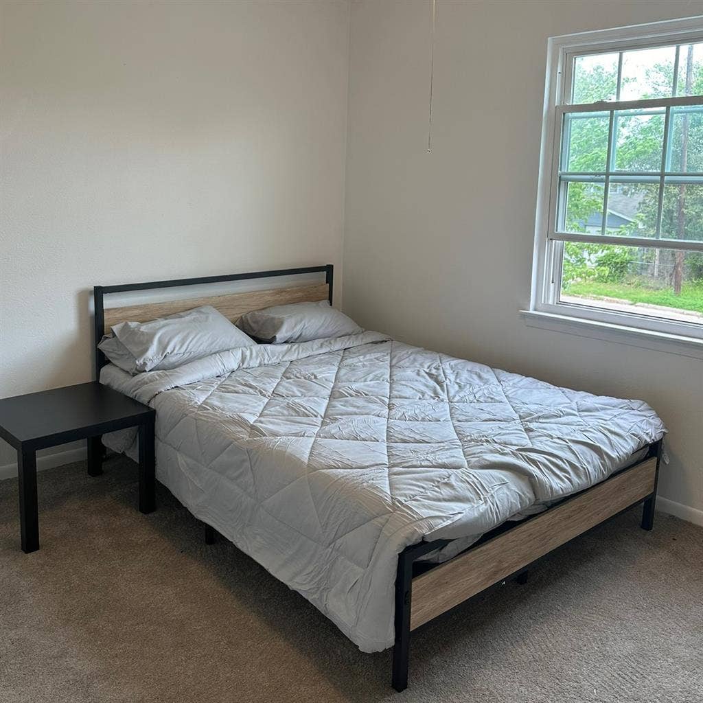 ☘️Spacious Room available in GP!☘️