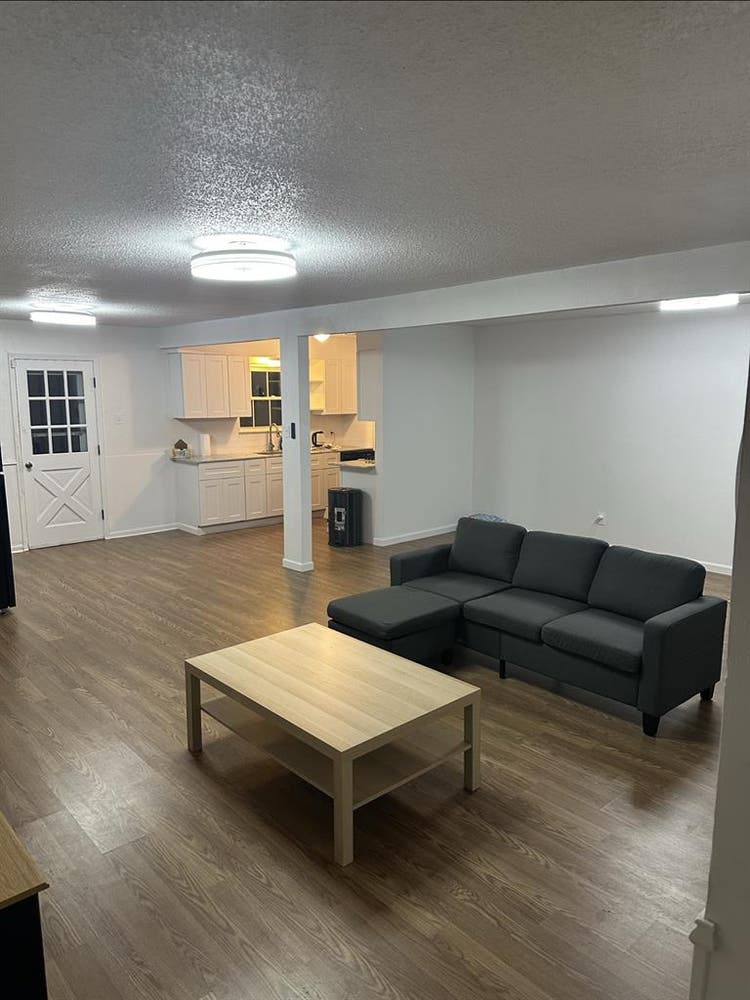 ☘️Spacious Room available in GP!☘️