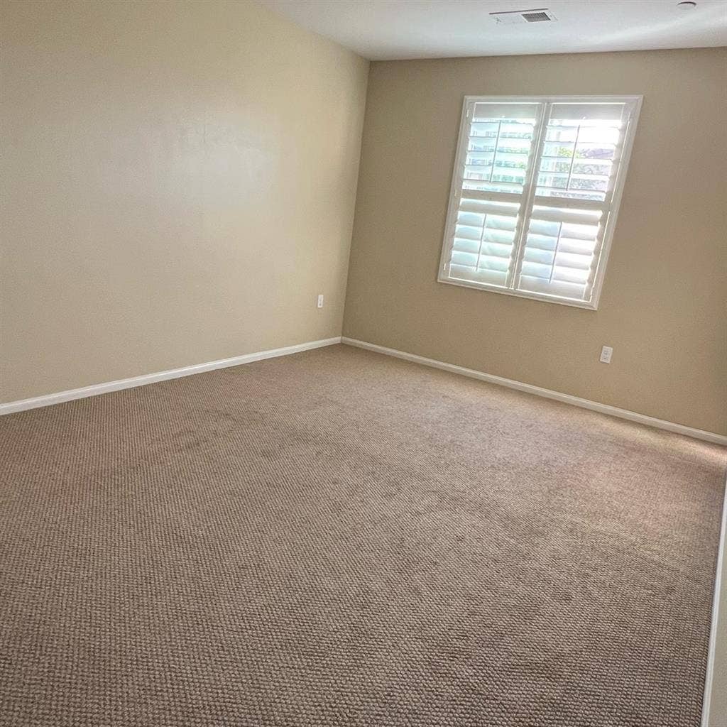 Move in ready 1 br/ba, nice area!!