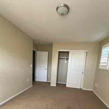 Move in ready 1 br/ba, nice area!!