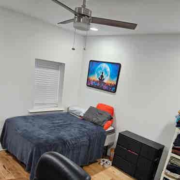 Room available now in South Philly