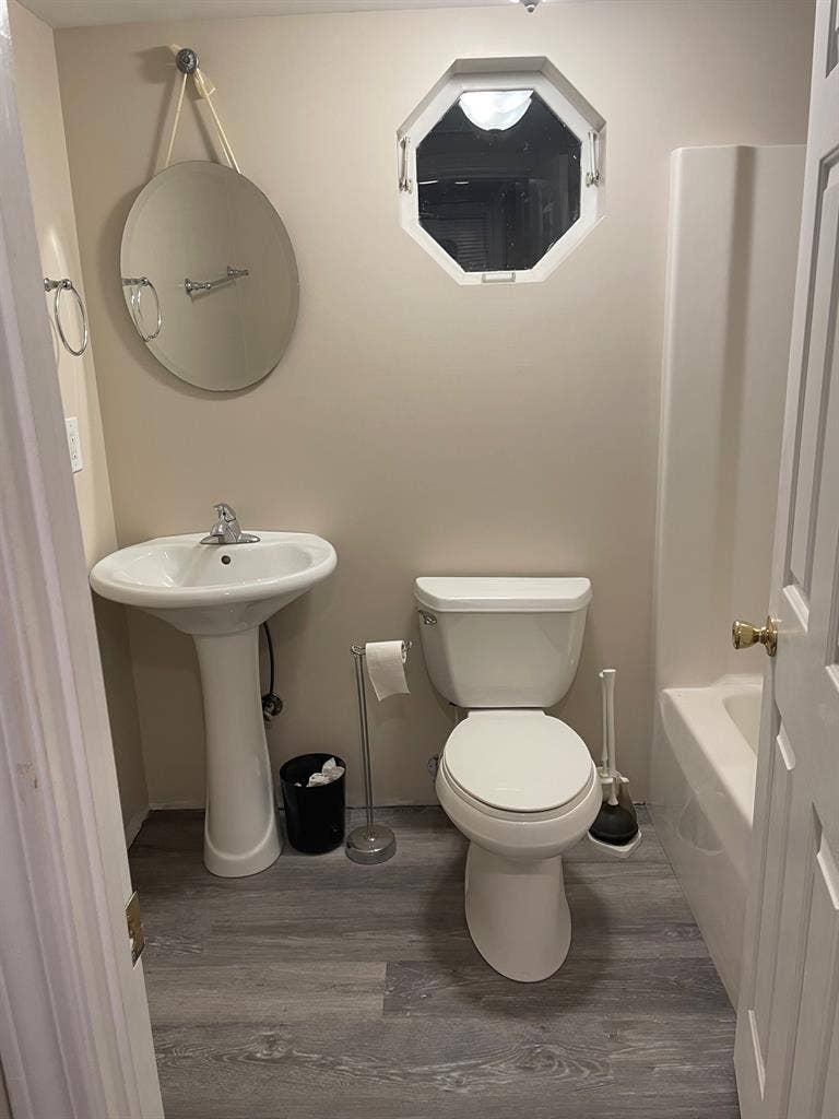 Shared room / bathroom