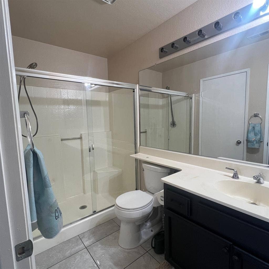 1 bed with full bathroom