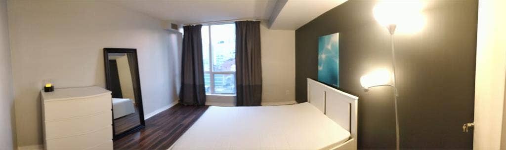 Private bedroom in Toronto Downtown