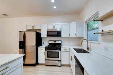 Beautiful Remodeled Home For Rent!