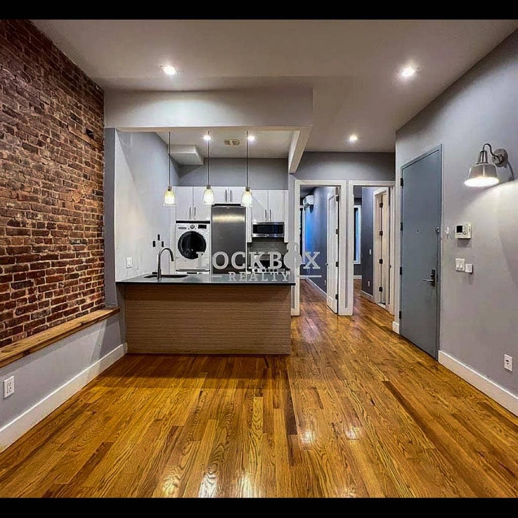 Private Bathroom with Washer/Dryer