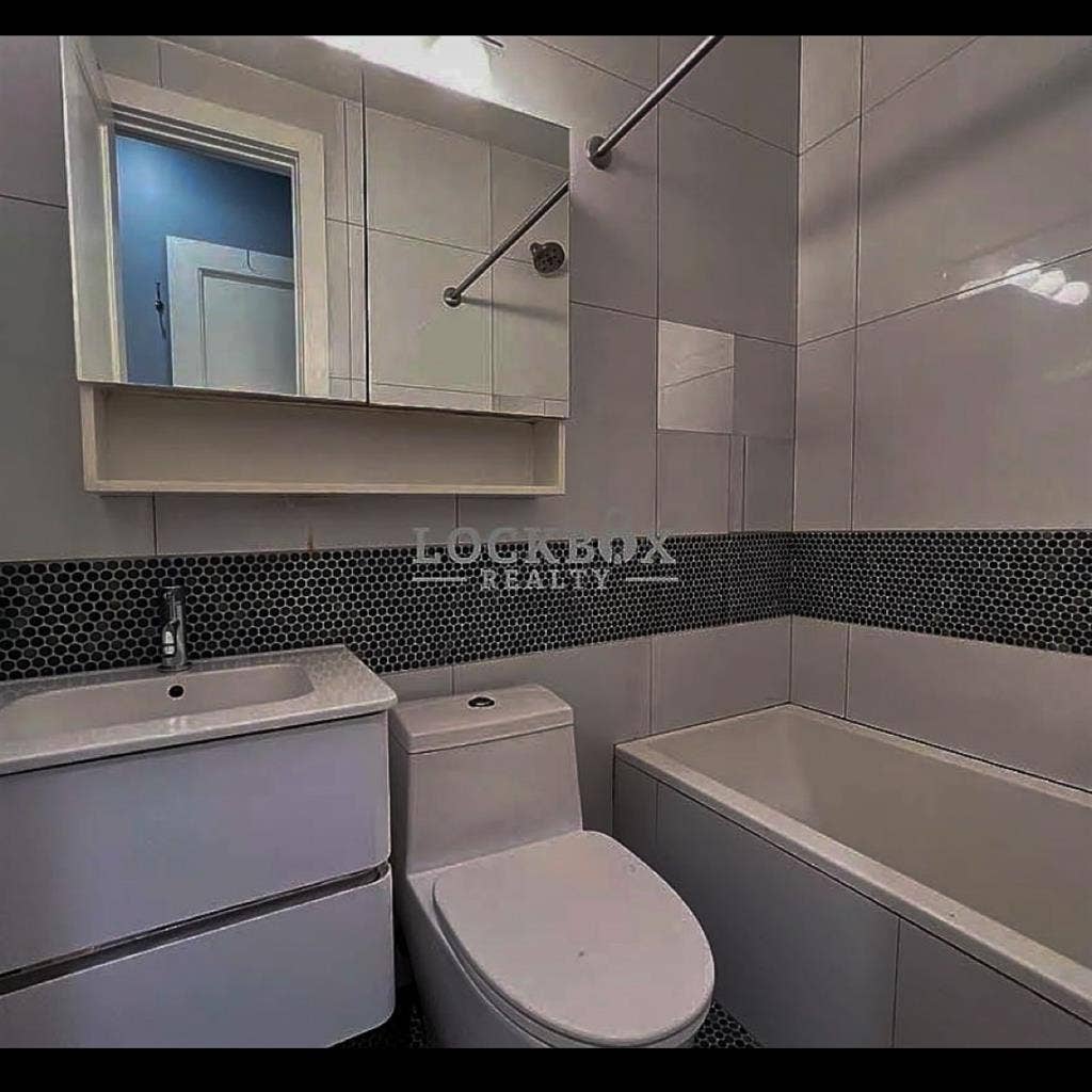 Private Bathroom with Washer/Dryer