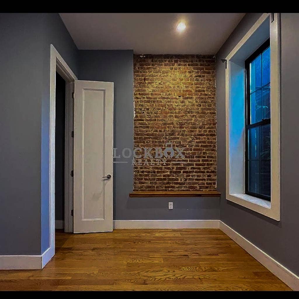 Private Bathroom with Washer/Dryer